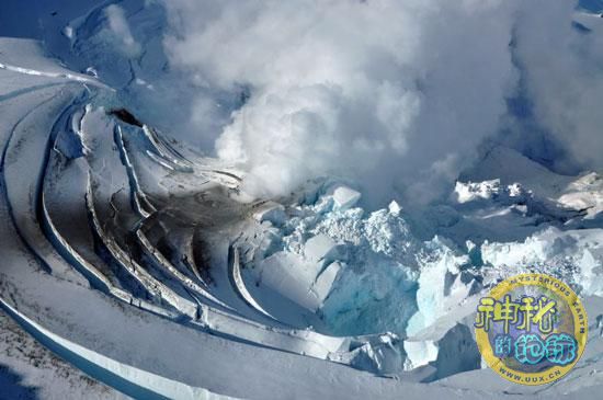 美国阿拉斯加州里道特(mount redoubt)火山爆发