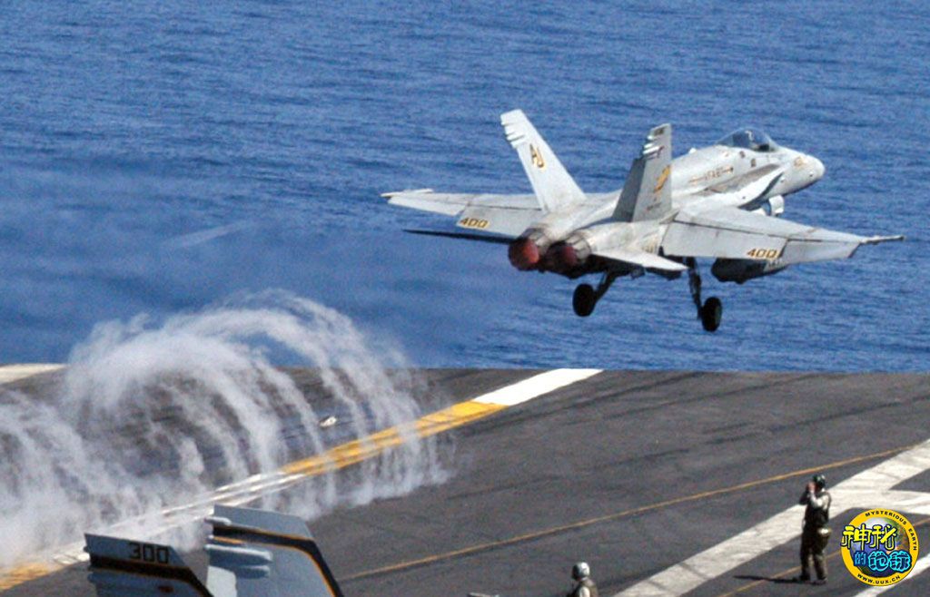 美国航空母舰战斗机起降