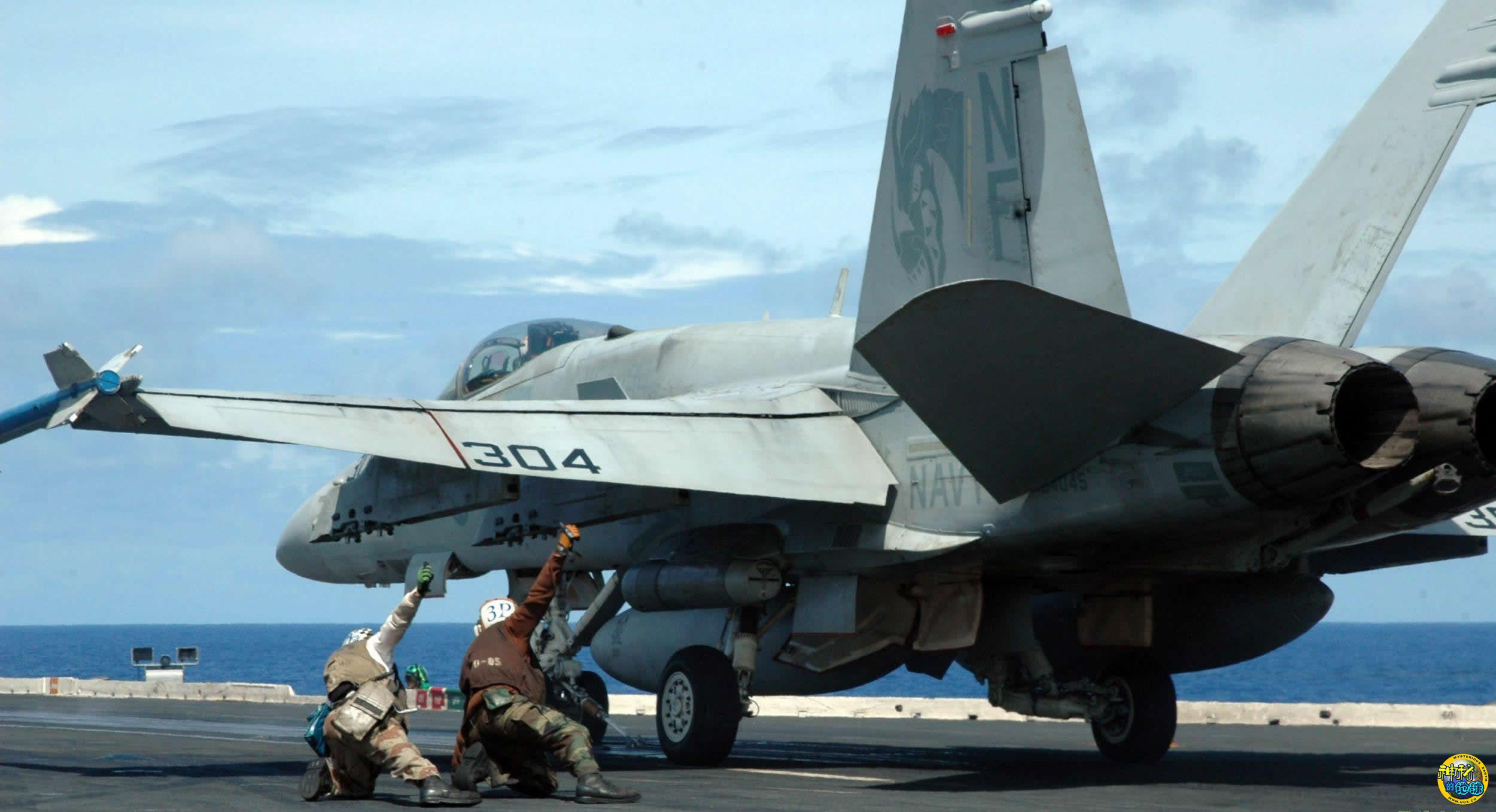 美国航空母舰战斗机起降