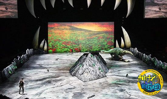 与恐龙同行 纪录片实景展览法国开幕