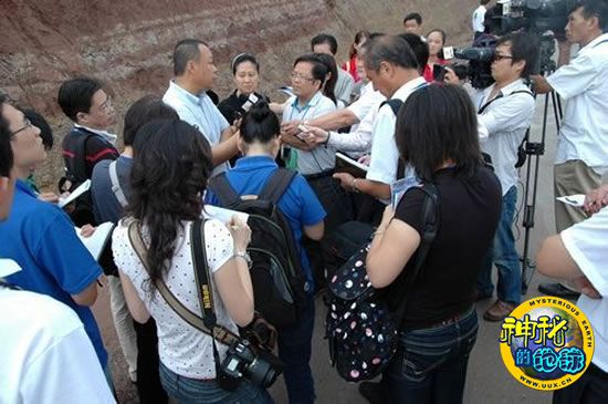 科技新闻学会组织中国恐龙大调查 - 神秘的地球