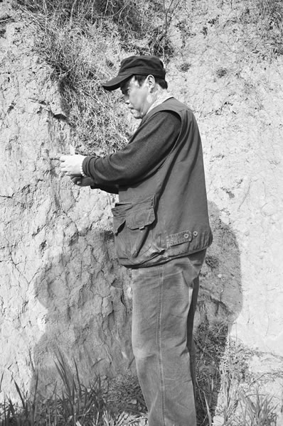 裴池善:从售货员到古文化研究专家 - 神秘的地