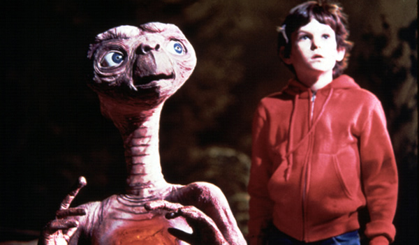 人类 握手/科幻电影《E.T.外星人》剧照