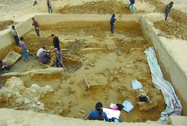 清代末期房屋遗址发掘现场