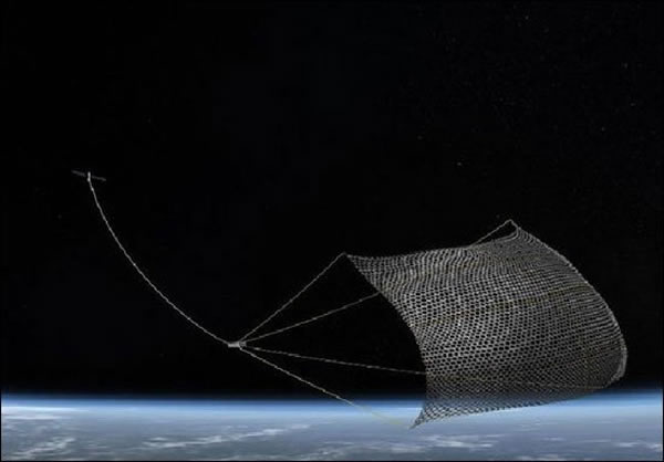 “太空拖网”清理太空垃圾