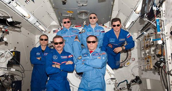 The Expedition 34 crew members pose for an in-flight crew portrait in the Kibo l