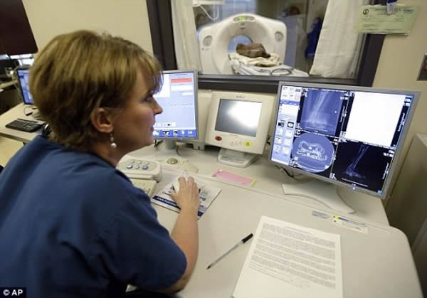 CT����Ա�����-����˹���ڲ��������������Զ�Ű���ľ��������CTɨ�衣����ЩͼƬ���и���������о���Ҫ����һЩʱ��