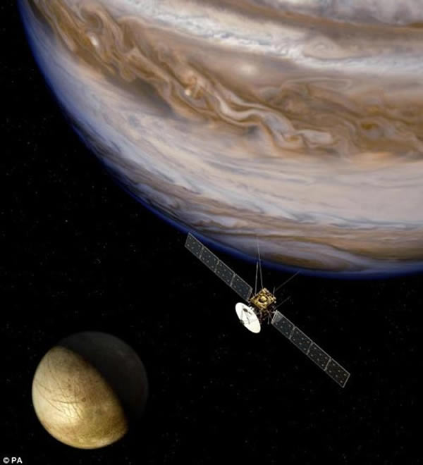 在轨道运行的木卫二,这颗卫星是木星四颗伽利略卫星之一