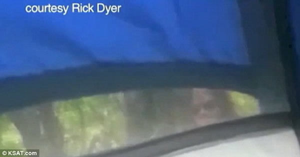 它是真实的大脚野人?瑞克-代尔斯在射杀这只怪兽之前用手机拍摄了下来