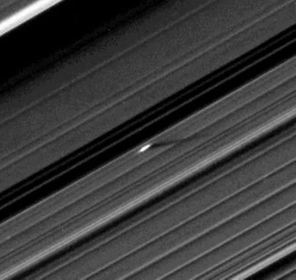 A propeller called “Earhart” casts a shadow on the rings in Aug. 2009 (NASA/JPL/