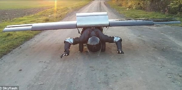 �Է�Ա���ŷ��з�ʱ���龰��ԽҰ����ܺ�΢�ͷ�������ʵ�ֵ������