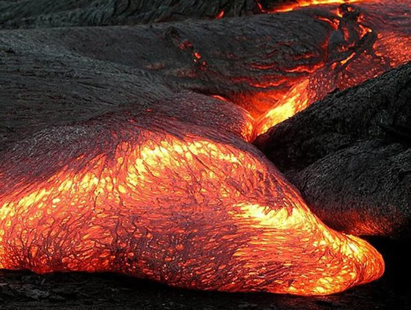 水星表面岩石中发现的不同化学组分,揭示了这颗太阳系内侧轨道行星曾经存在巨型岩浆海洋