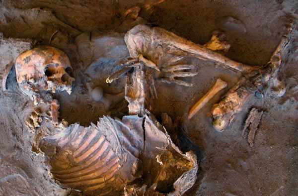 Archaeologists uncovered 20 Stone Age skeletons in the Sahara Desert. The burial