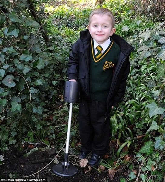 Ӣ��6���к���԰��Ѱ�� �ڳ�һս����ը��