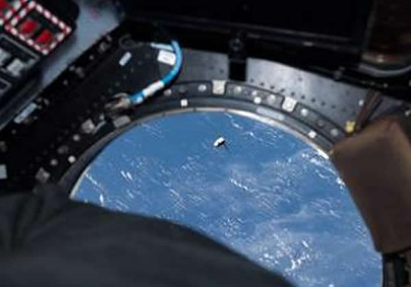 国际空间站3名宇航员乘坐联盟载人飞船顺利返回地球