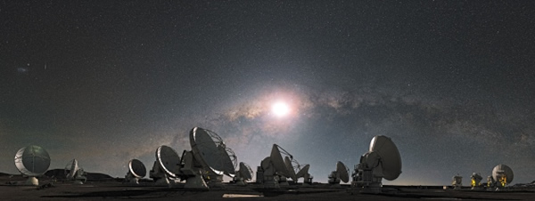 阿塔卡马大型毫米/亚毫米波射电望远镜阵列天线