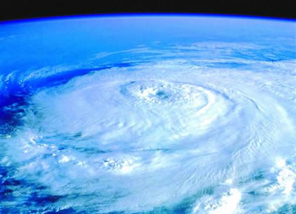 研究发现全球平均温度决定飓风数量