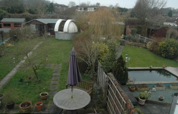 ��Ժ����ѧ�ң�����Һ�Ժ��Բ���ݣ����а�����������̫����Ƭ���豸��