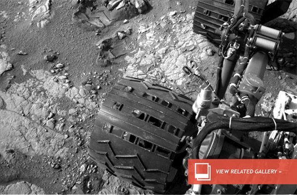 After Glitches, Rover Curiosity Continues Work