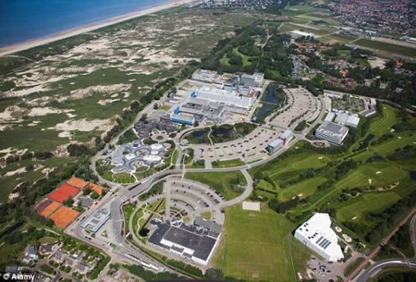 欧洲航天局制造的AIM(小行星撞击监测器的英文首字母缩写)飞船将负责观察整个撞击过程同时收集数据