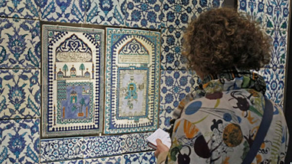 卢浮宫去年的参观人数大增主要归功于该馆新开辟的伊斯兰艺术展馆