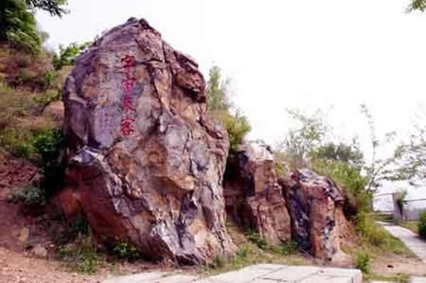 张海亭发现的沈阳古陨石群