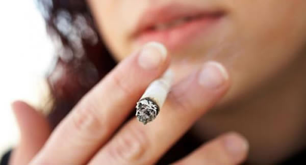 科学家发现吸烟者存在遗传基因风险,烟瘾恐将遗传到下一代。