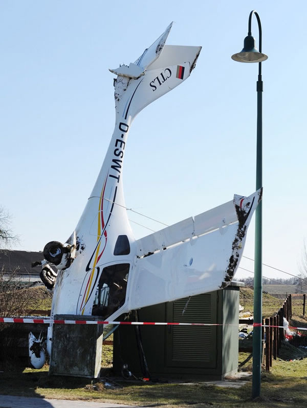 �¹�һ��С�ͷɻ����������Ƚ�