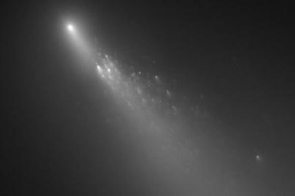 突然分裂的施瓦斯曼•瓦赫曼彗星及其残骸