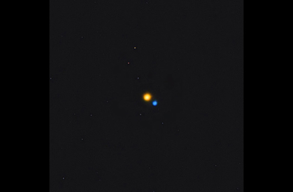 The binary star Albireo as observed from Earth.