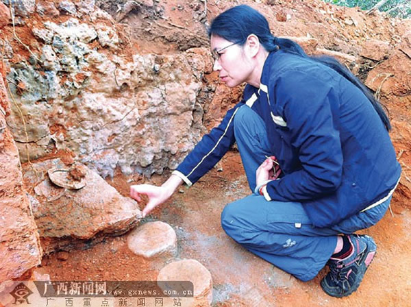 ���ڵ�Ҥ��ֱ���������Ƭ���ϣ�������Ա�ݴ��Ʋ������ҤҲ������������������