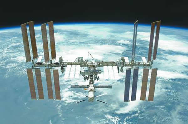 安置在国际空间站的阿尔法磁谱仪(AMS)