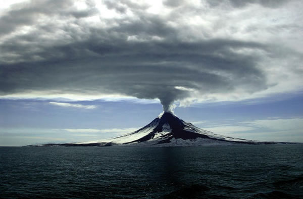 Augustine volcano erupts in Alaska on March 27, 2006.