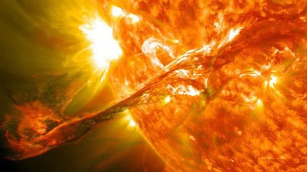 通过对太阳内部能量流与磁场活动的研究,有助于预测太阳耀斑和风暴的爆发