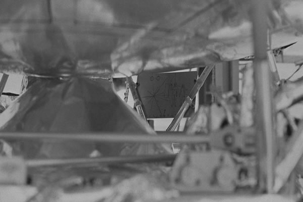 ͼ�����м��Ϊ������̽����Я����������Ϣ�壬����•����������Լ�����Ը