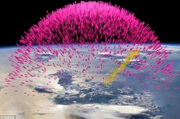 ���ڰ����硱���зۺ�ɫ������