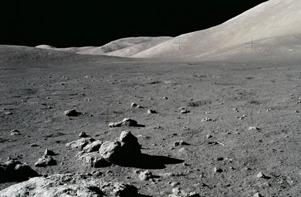 Not so parched? The dry-looking lunar landscape as seen by the Apollo astronauts