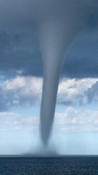 克罗地亚海上龙卷风