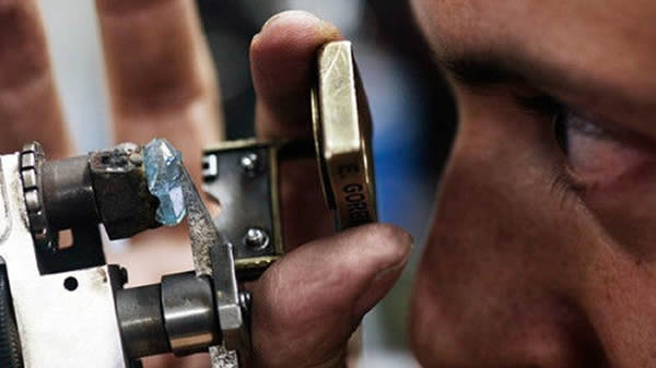 南非发现一颗25.5克拉的罕见蓝色钻石