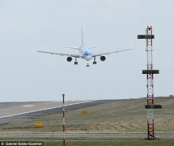 Ӣ���ɻ���ǿ������½�ľ���һĻ