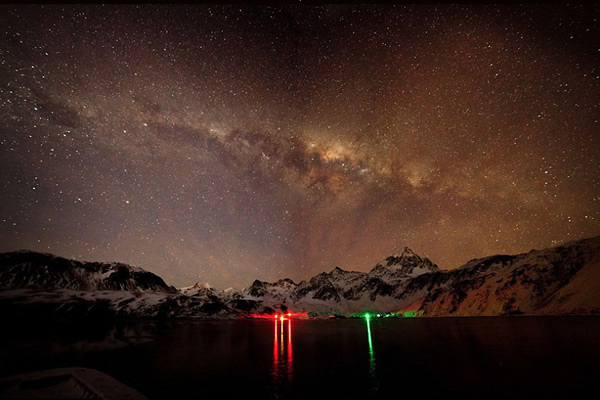 南极极地拍摄的壮丽星空照片