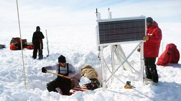 оԱΧһĹţװڳɫеĵǽ뵽һѩС