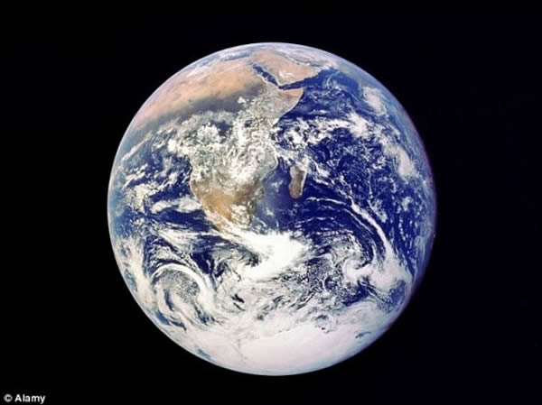 ���򱻾޴�Ĵ���Ȧ���ƣ�����������̫��������Ϯ