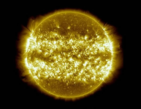 ������Ƭ����2012��4��16����2013��4��15��֮��25�Ŷ�����Ƭ�ϳɴ����ģ������س��ֳ�̫������ڵı���״��