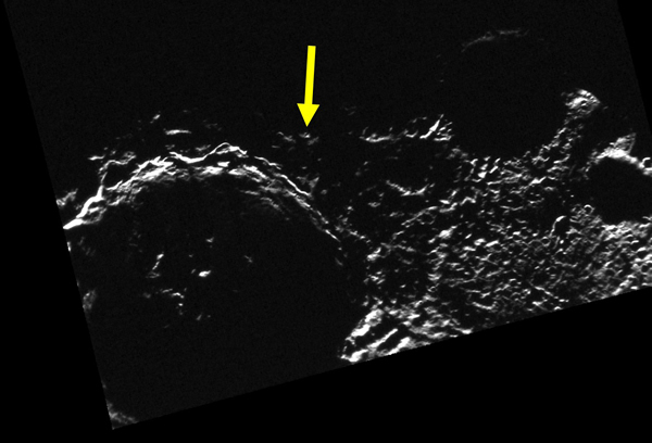 水星南极附近发现的近“永昼点”,拍于2011年12月24日,左边那个陨石坑即为赵孟頫坑,直径约129公里。