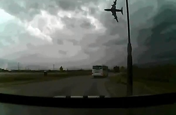 美军飞机坠毁阿富汗过程的恐怖画面