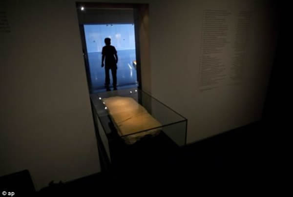 ɫвչ˰-ʾӰʯϵᵽӰеĹŴΪϵ֮һšڶʥ̵̫ʹըʱҮ·̫