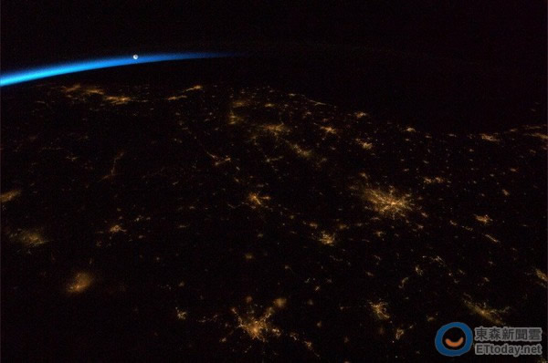 国际空间站宇航员拍摄的月球东升