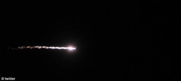 一颗巨型绿色火流星划过英国北部上空