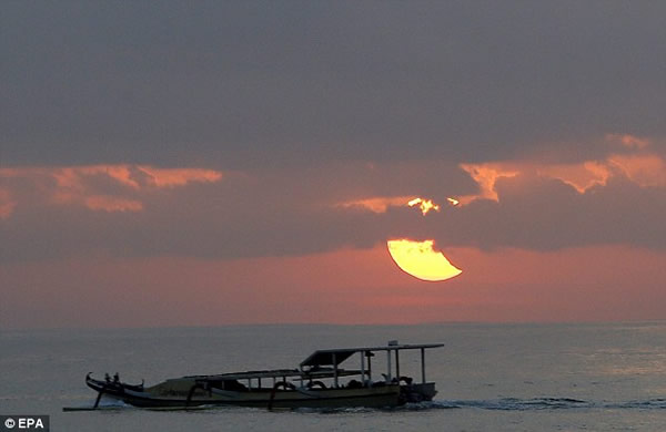 澳大利亚日环食壮观上演